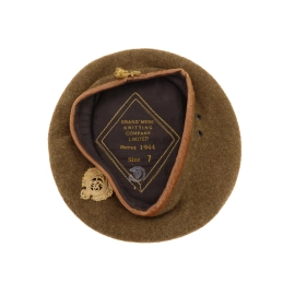 Béret Canadian 1944 & Cap Badge Royal Canadian Engineers