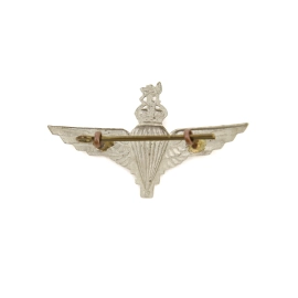 Cap badge Parachute Regiment British Airborne