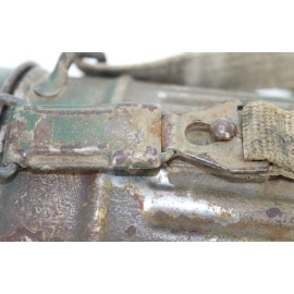 Masque anti-gaz Wehrmacht dans son boitier camouflé trois tons 1944
