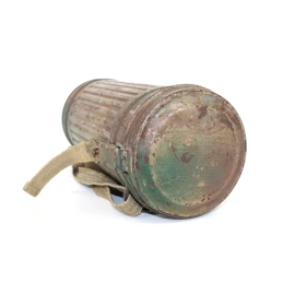Masque anti-gaz Wehrmacht dans son boitier camouflé trois tons 1944